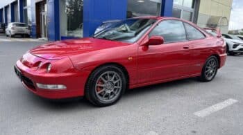 Φλογερό Honda Integra Type R είναι η καλύτερη λαμπάδα