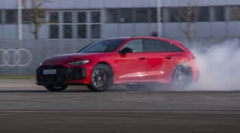 Σαν πισωκίνητο καίει λάστιχα το νέο Audi RS 5 (+video)