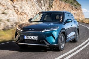 Οδηγούμε το πρώτο μικρό PHEV SUV BYD Atto 2 DM-i