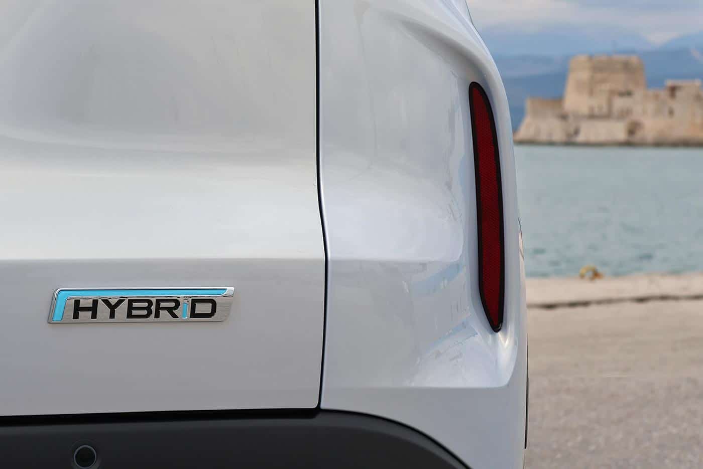 https://cdn.autogreeknews.gr/wp-content/uploads/2026/04/Chery-Tiggo-4-Hybrid-logo.jpg