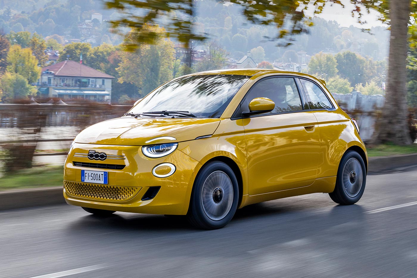 https://cdn.autogreeknews.gr/wp-content/uploads/2026/04/Fiat-500-Hybrid.jpg