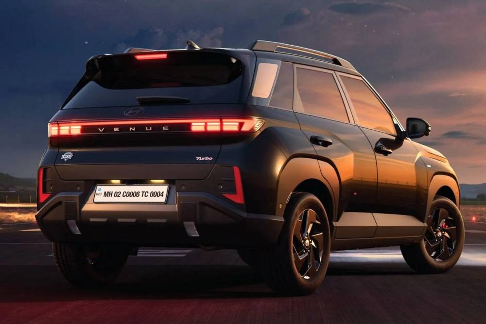 https://cdn.autogreeknews.gr/wp-content/uploads/2026/04/Hyundai-Venue-Knight-Edition-India-2-2048x1357-1.jpg
