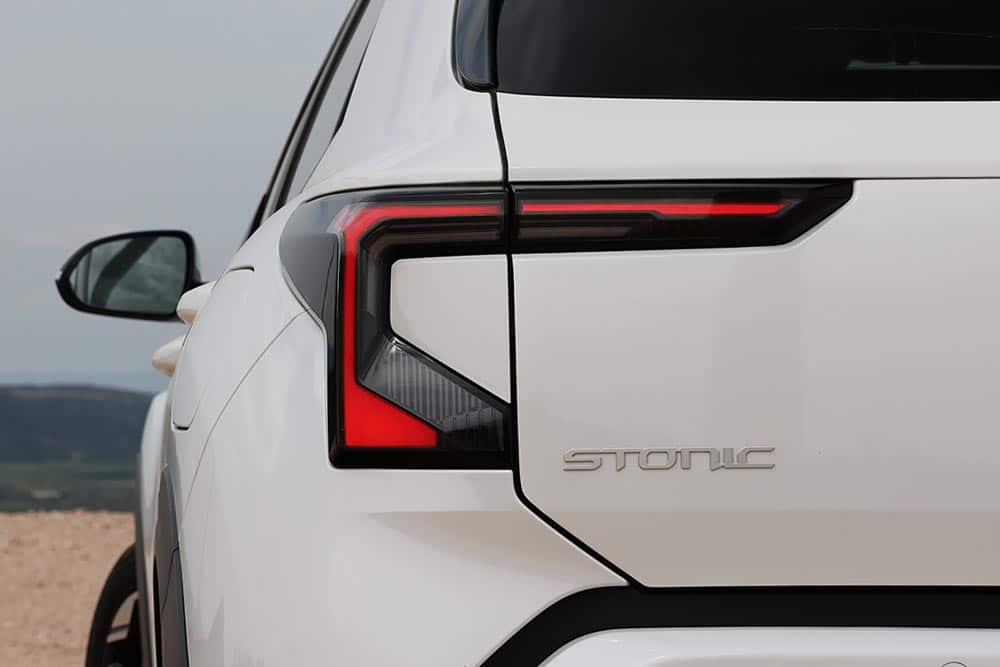 https://cdn.autogreeknews.gr/wp-content/uploads/2026/04/Kia-Stonic-2026-17.jpg