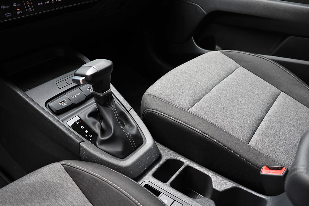 https://cdn.autogreeknews.gr/wp-content/uploads/2026/04/Kia-Stonic-MY26-interior-25.jpg