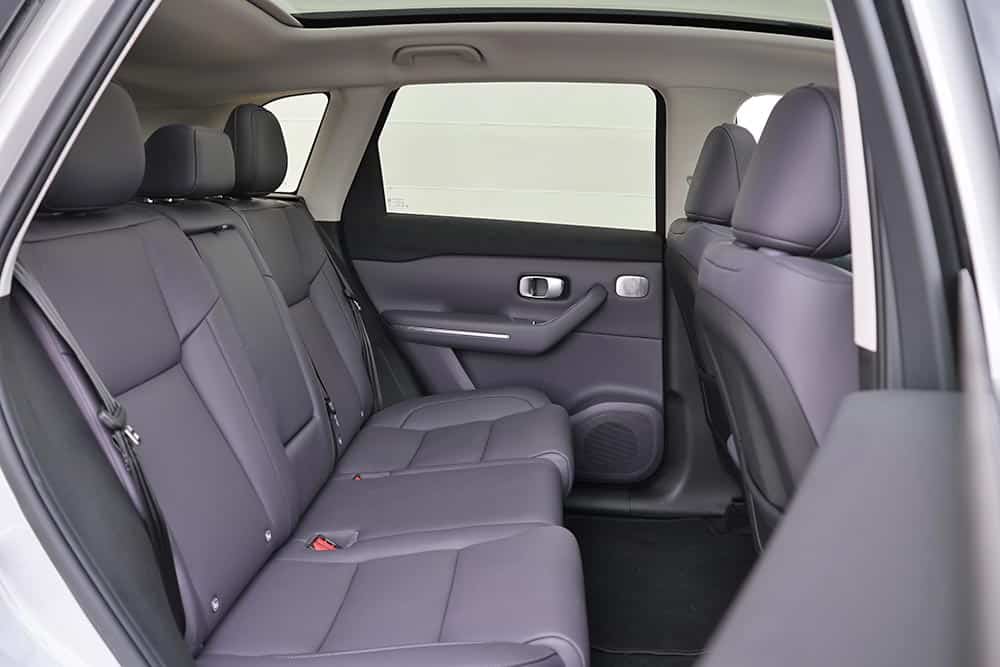 https://cdn.autogreeknews.gr/wp-content/uploads/2026/04/Leapmotor-C10-Hybrid-EV-interior-17.jpg