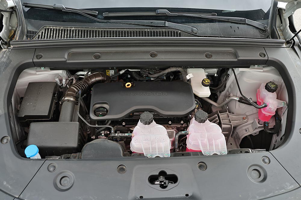 https://cdn.autogreeknews.gr/wp-content/uploads/2026/04/Leapmotor-C10-Hybrid-EV-interior-6.jpg