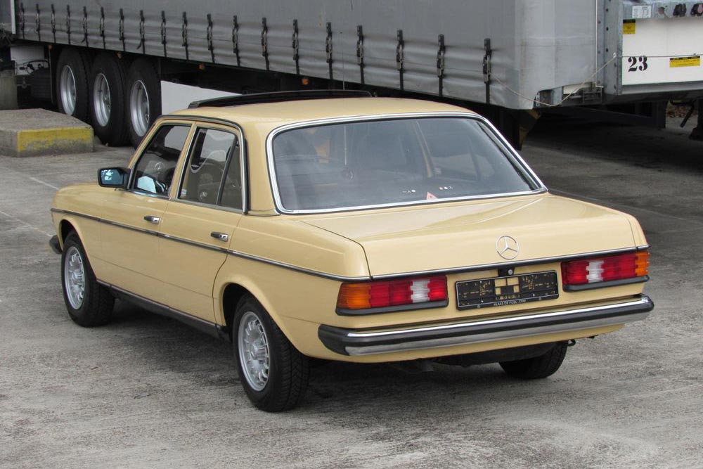 https://cdn.autogreeknews.gr/wp-content/uploads/2026/04/Mercedes-W123-200D-2.jpg