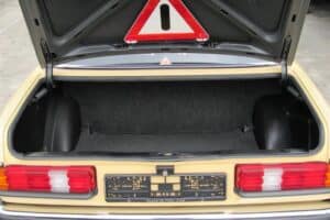 Mercedes-W123—200D-(3)