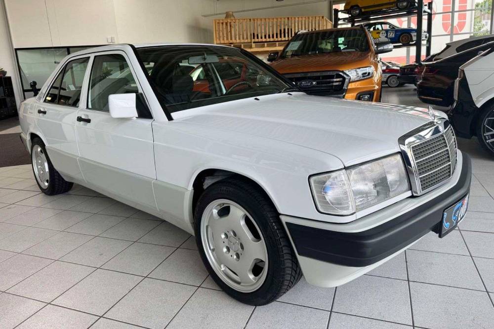 https://cdn.autogreeknews.gr/wp-content/uploads/2026/04/Mercedes_190_E_1991_for_sale-1.jpg