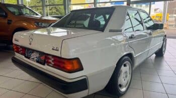 Mercedes 190E με 14.000 χλμ. λες και ανήκει σε μουσείο