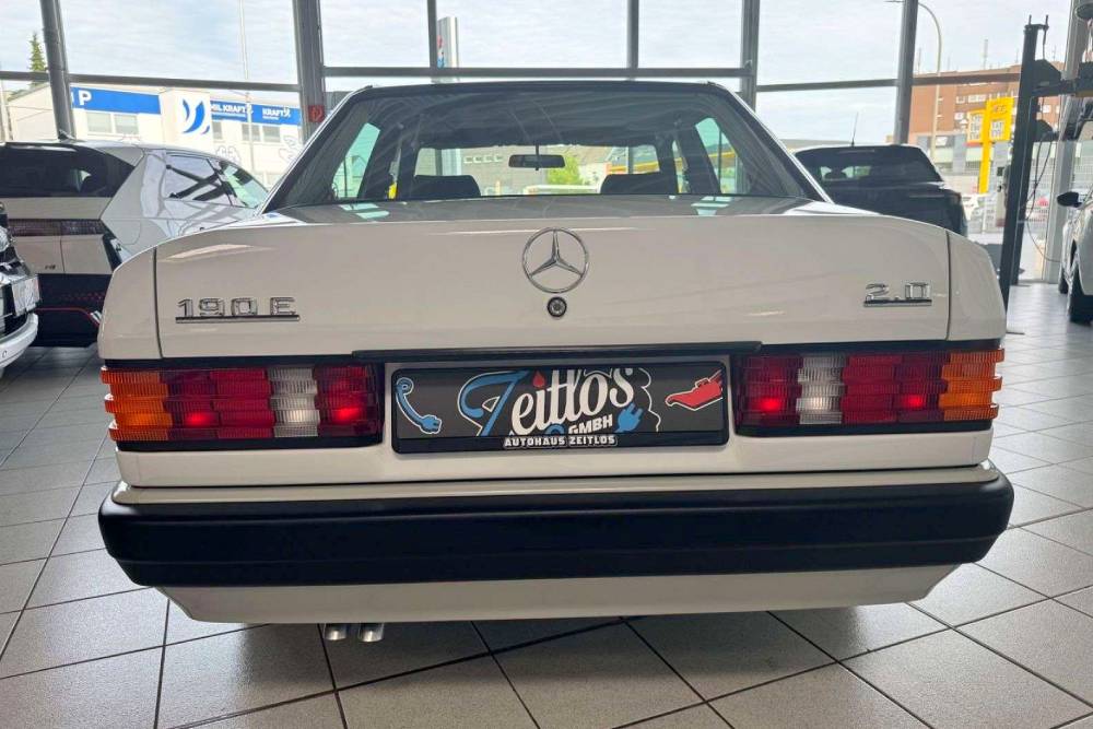 https://cdn.autogreeknews.gr/wp-content/uploads/2026/04/Mercedes_190_E_1991_for_sale-14.jpg