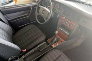 Mercedes_190_E_1991_for_sale (7)