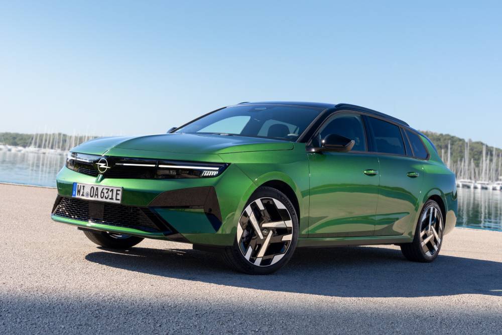 https://cdn.autogreeknews.gr/wp-content/uploads/2026/04/NewOpelAstraSportsTourerElectric-3-1.jpg