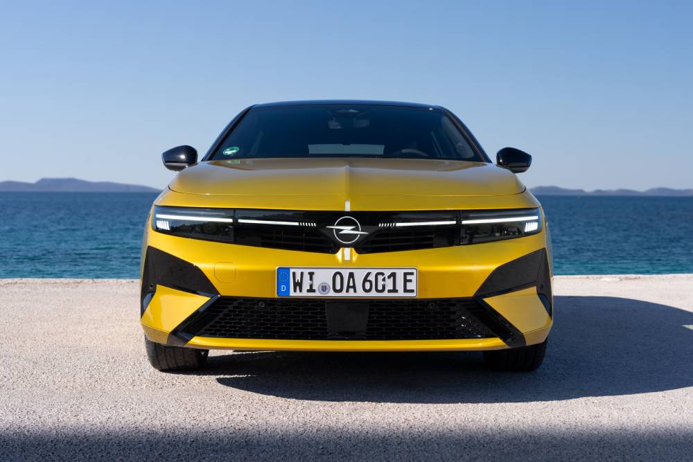 https://cdn.autogreeknews.gr/wp-content/uploads/2026/04/OpelAstra-1-1.jpg