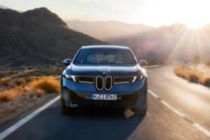 P90615614_highRes_the-new-bmw-ix3-50-x (1)