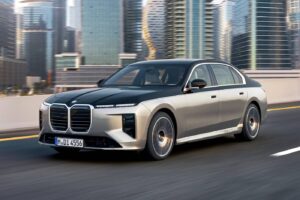 P90636084_lowRes_bmw-740-xdrive-04-20 (1)