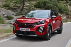 Peugeot 2008 Hybrid (2)