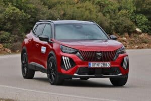 Peugeot 2008 Hybrid (6)