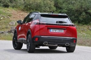 Peugeot 2008 Hybrid (9)