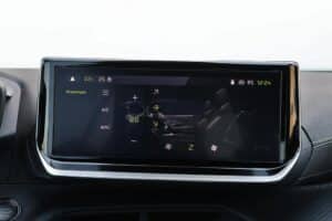 Peugeot 2008 Hybrid interior (10)