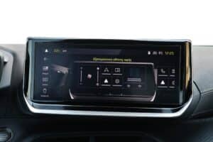 Peugeot 2008 Hybrid interior (12)