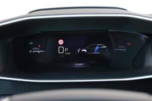 Peugeot 2008 Hybrid interior (13)