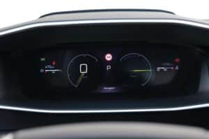 Peugeot 2008 Hybrid interior (15)