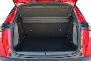 Peugeot 2008 Hybrid interior (18)