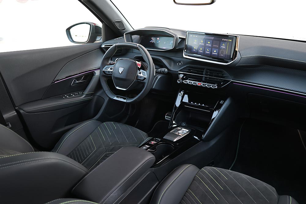 https://cdn.autogreeknews.gr/wp-content/uploads/2026/04/Peugeot-2008-Hybrid-interior-3.jpg