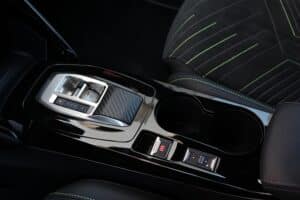 Peugeot 2008 Hybrid interior (4)