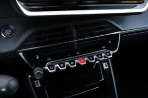 Peugeot 2008 Hybrid interior (5)
