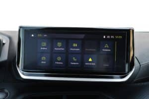 Peugeot 2008 Hybrid interior (7)