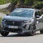 Peugeot-2008-Hybrid-strofi