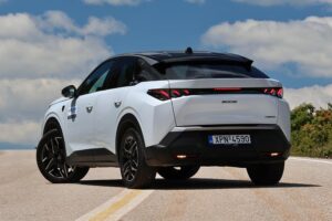 Peugeot 3008 Hybrid (10)