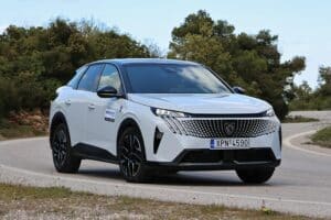 Peugeot 3008 Hybrid (17)