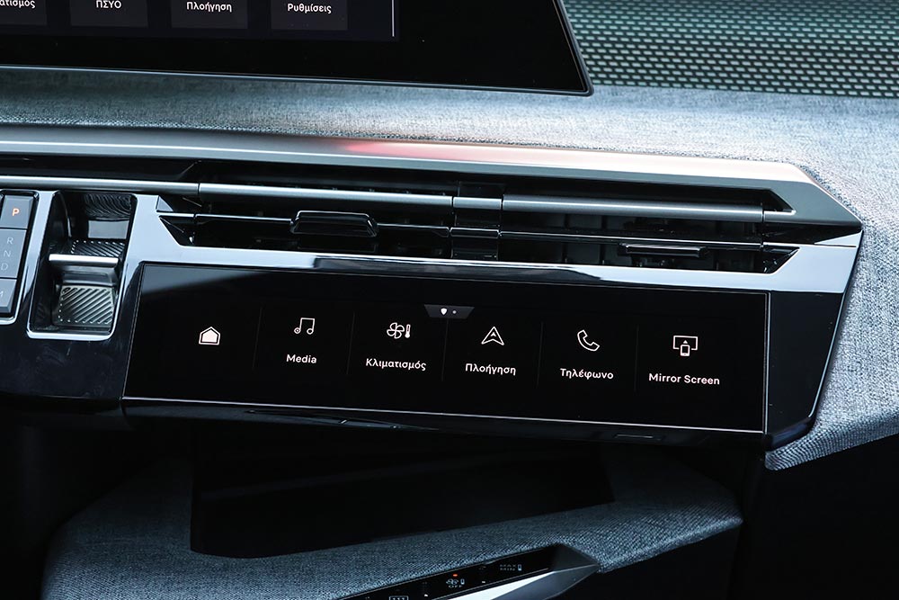 https://cdn.autogreeknews.gr/wp-content/uploads/2026/04/Peugeot-3008-Hybrid-interior-12.jpg