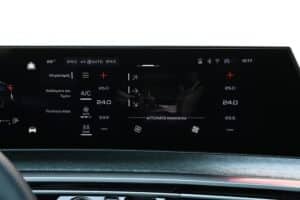 Peugeot 3008 Hybrid interior (16)