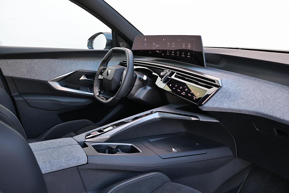 https://cdn.autogreeknews.gr/wp-content/uploads/2026/04/Peugeot-3008-Hybrid-interior-3.jpg