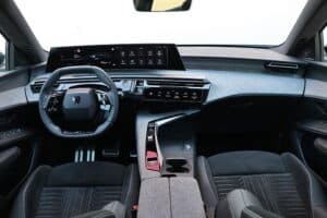 Peugeot 3008 Hybrid interior (7)