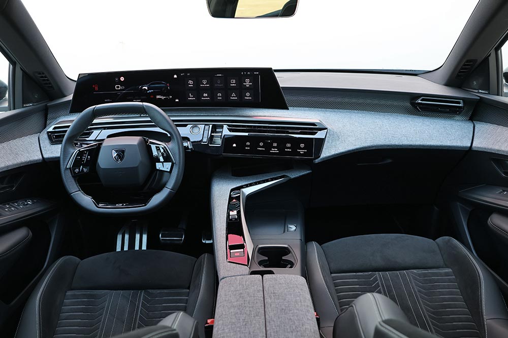 https://cdn.autogreeknews.gr/wp-content/uploads/2026/04/Peugeot-3008-Hybrid-interior-7.jpg