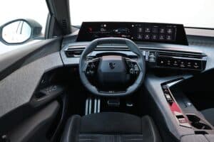 Peugeot 3008 Hybrid interior (8)