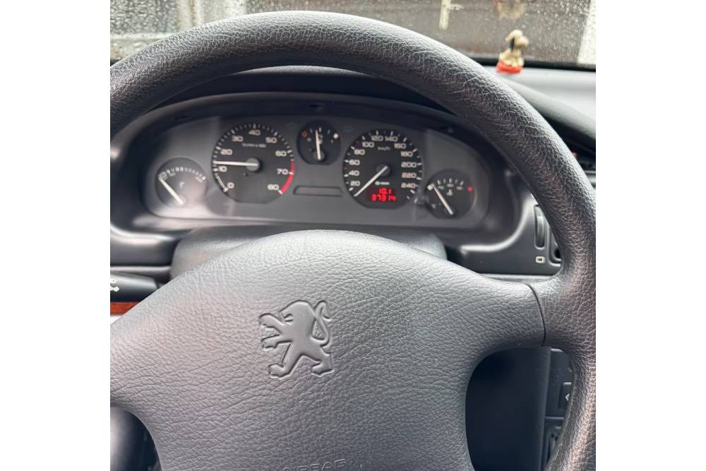 https://cdn.autogreeknews.gr/wp-content/uploads/2026/04/Peugeot_406_SV_20_16V_1996_for_sale-8.jpg