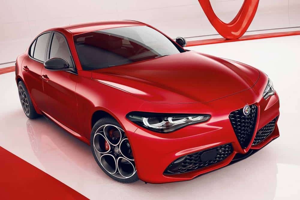 https://cdn.autogreeknews.gr/wp-content/uploads/2026/04/alfa-romeo-giulia-pack-performance-2026.jpg