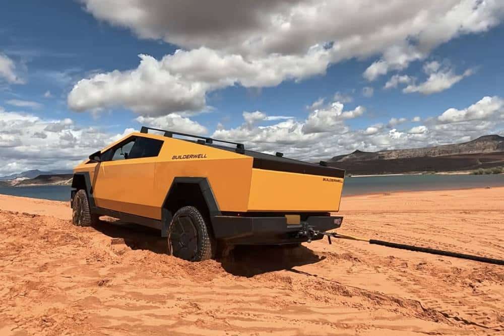 https://cdn.autogreeknews.gr/wp-content/uploads/2026/04/cybertruck-stuck-in-sand-3.jpg