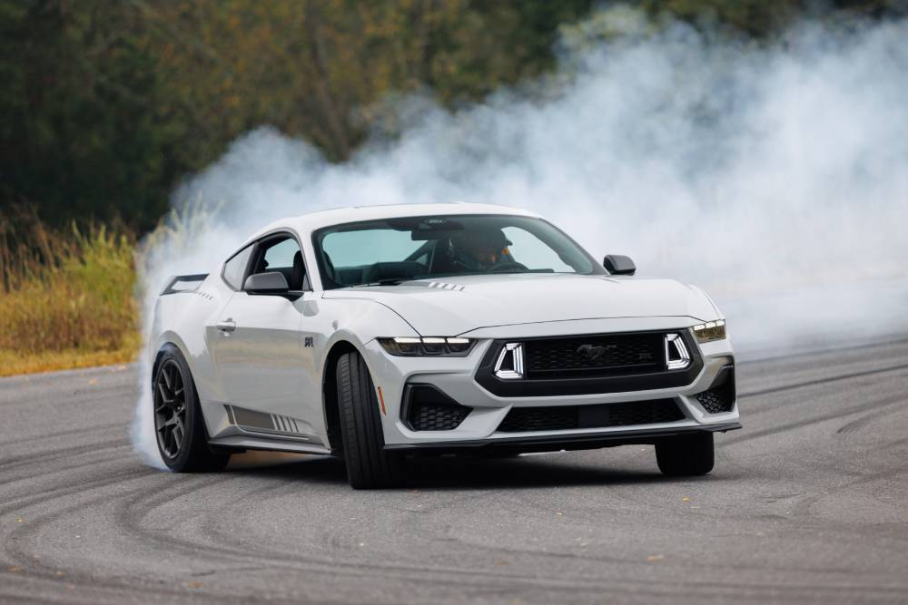 Καλπάζουν οι πωλήσεις της Ford Mustang