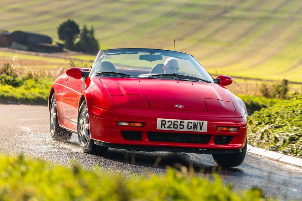 https://cdn.autogreeknews.gr/wp-content/uploads/2026/04/lotus-elan-turning.jpg