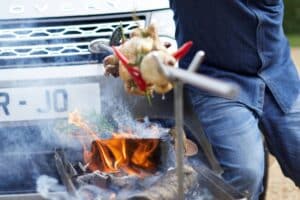 To μοναδικό αυτοκίνητο που έχει στάνταρ σούβλα (+video)