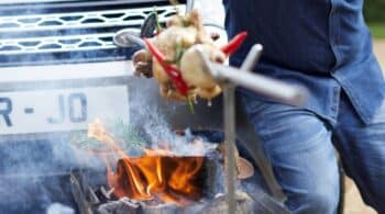 To μοναδικό αυτοκίνητο που έχει στάνταρ σούβλα (+video)