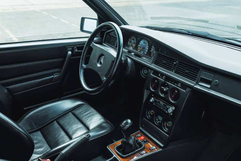https://cdn.autogreeknews.gr/wp-content/uploads/2026/04/mercedes-190e-evo-auction-08.jpg