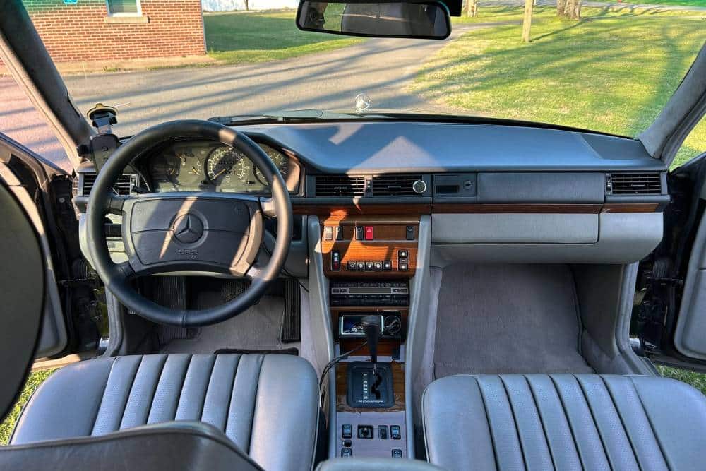 https://cdn.autogreeknews.gr/wp-content/uploads/2026/04/million-mile-1991-mercedes-benz-300d-3.jpg